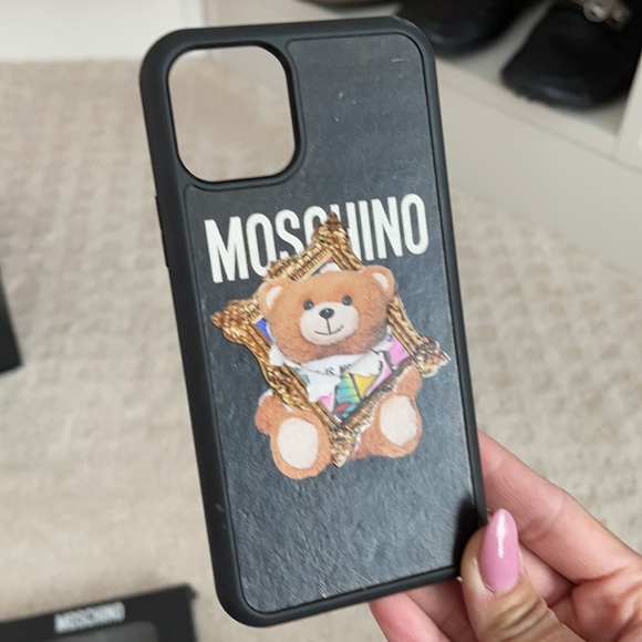 Pre owned Iphone X Moschino case - Picture 4 of 4